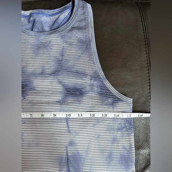 Lululemon Swiftly Tech High Neck Racerback Tank 2.0
Shibori Stripe True Navy - Picture 4 of 6
